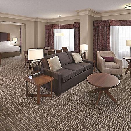 Hotel Doubletree By Hilton West Edmonton Esterno foto