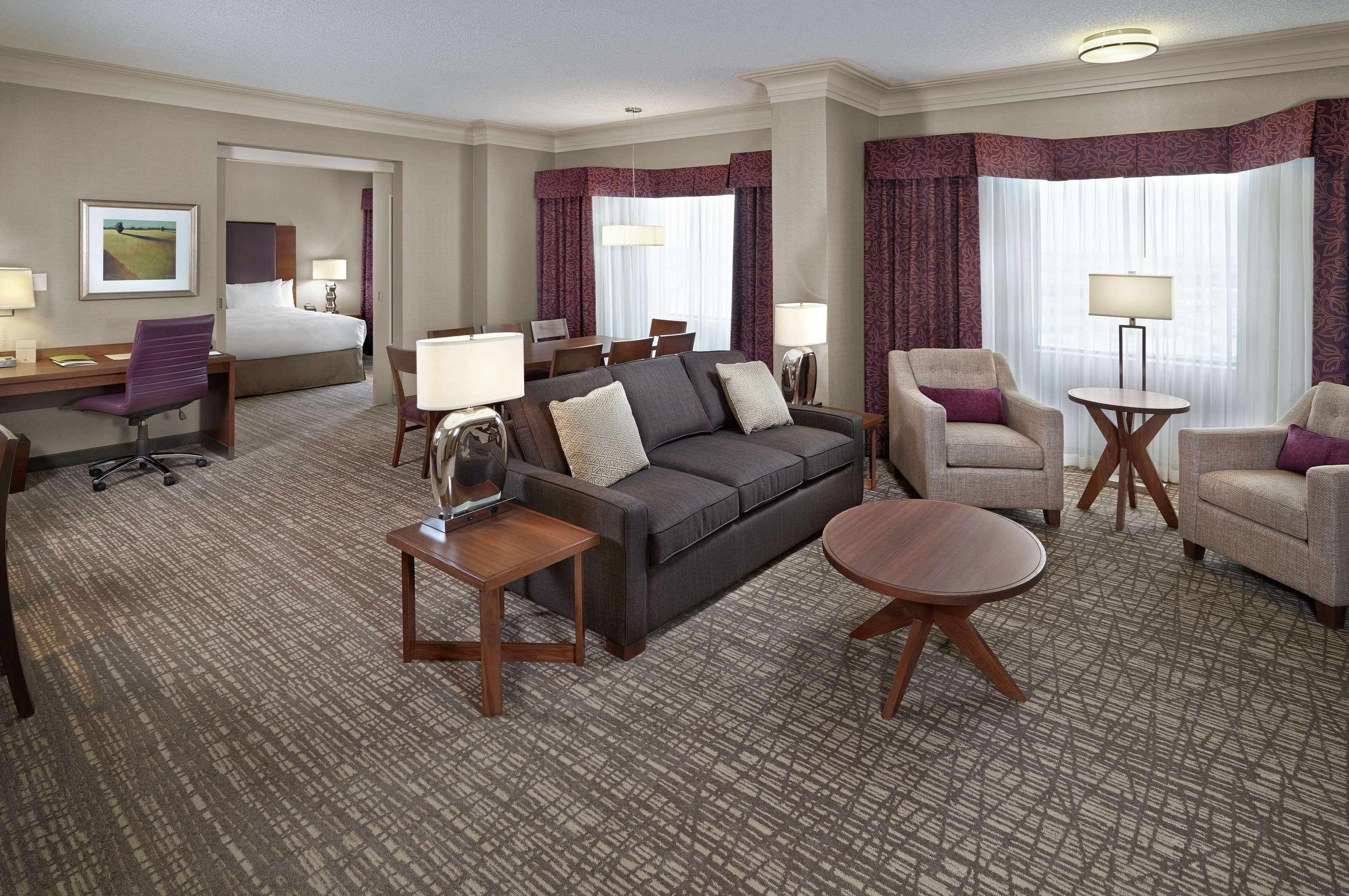 Hotel Doubletree By Hilton West Edmonton Esterno foto