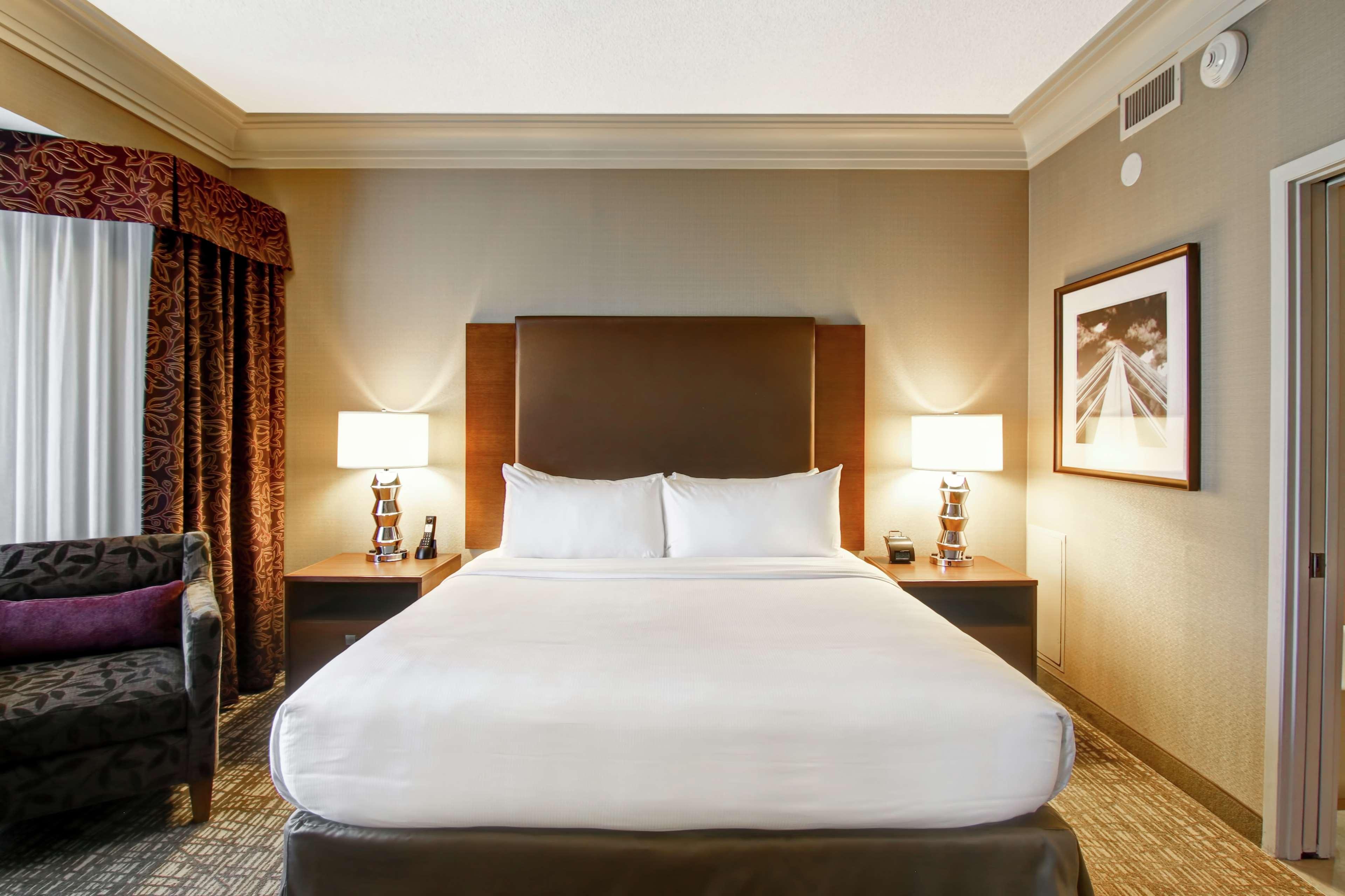 Hotel Doubletree By Hilton West Edmonton Esterno foto