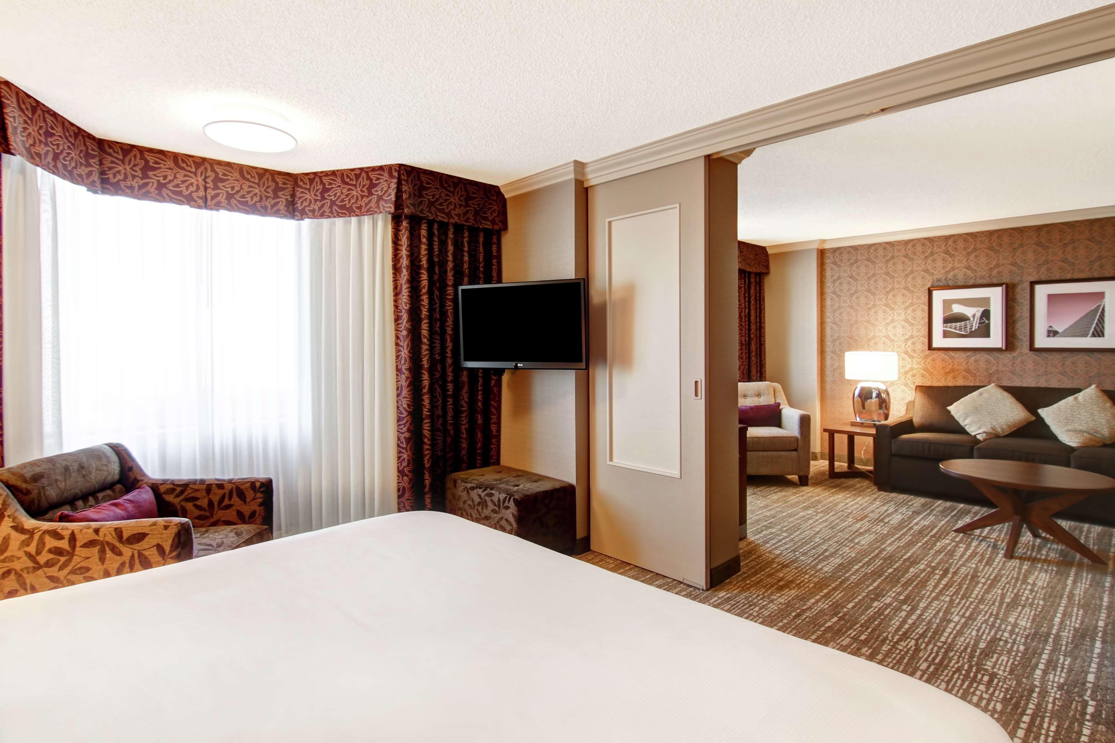 Hotel Doubletree By Hilton West Edmonton Esterno foto