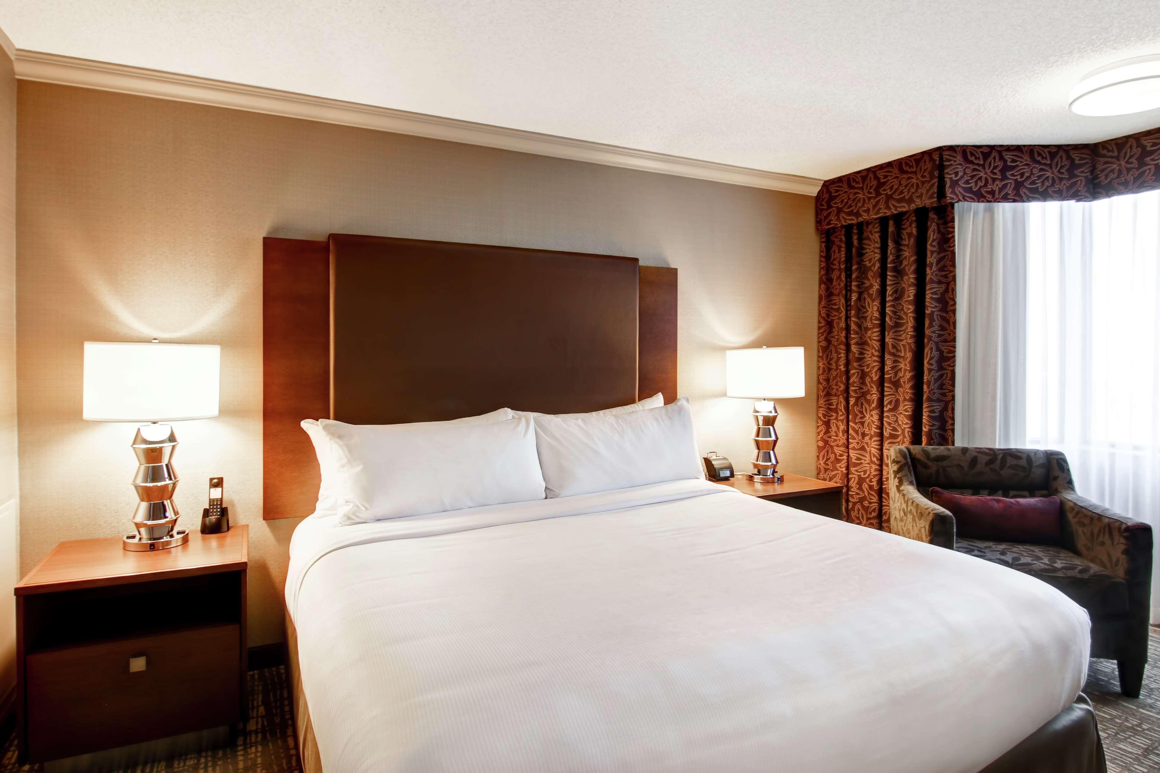 Hotel Doubletree By Hilton West Edmonton Esterno foto