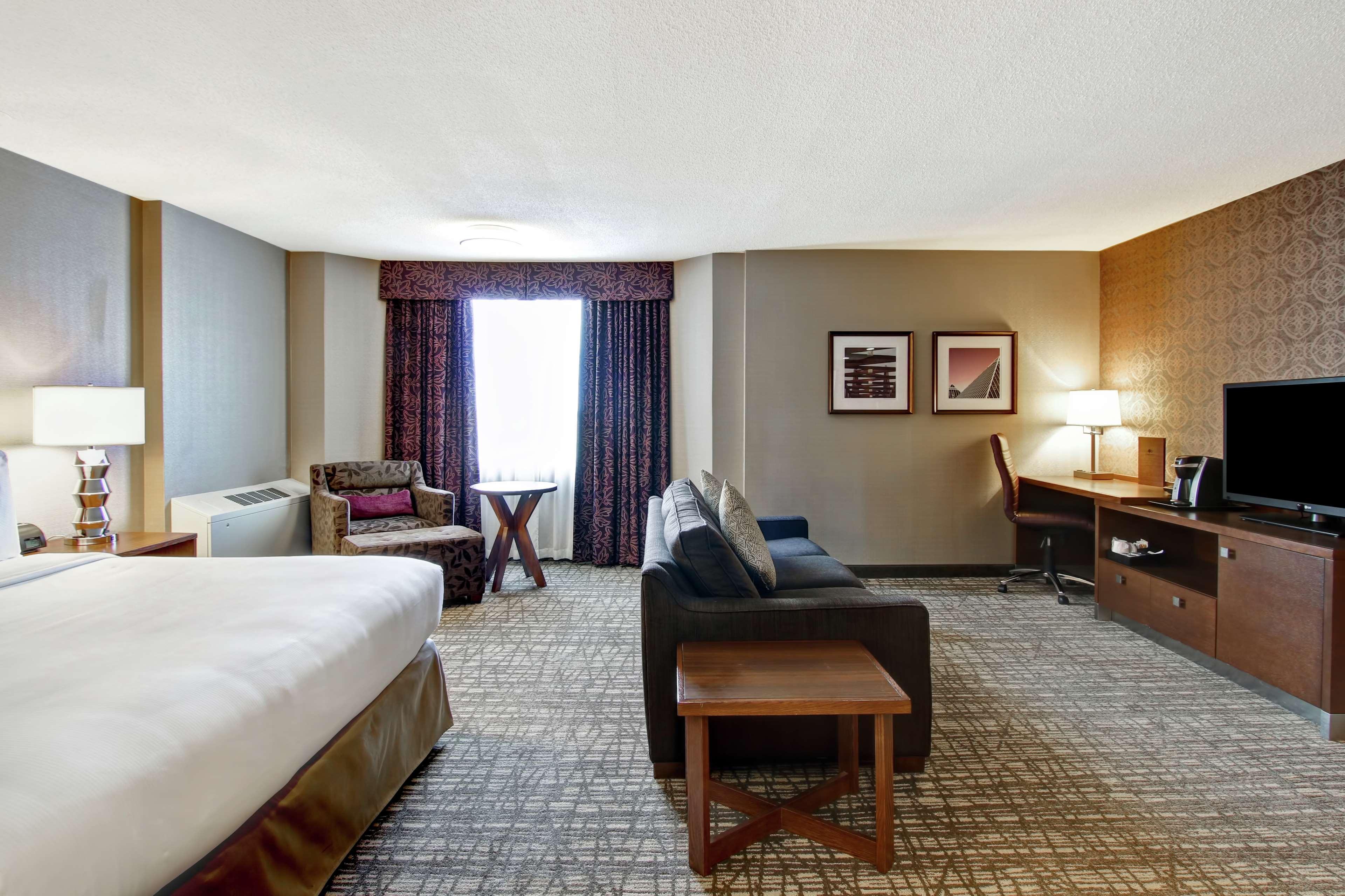 Hotel Doubletree By Hilton West Edmonton Esterno foto