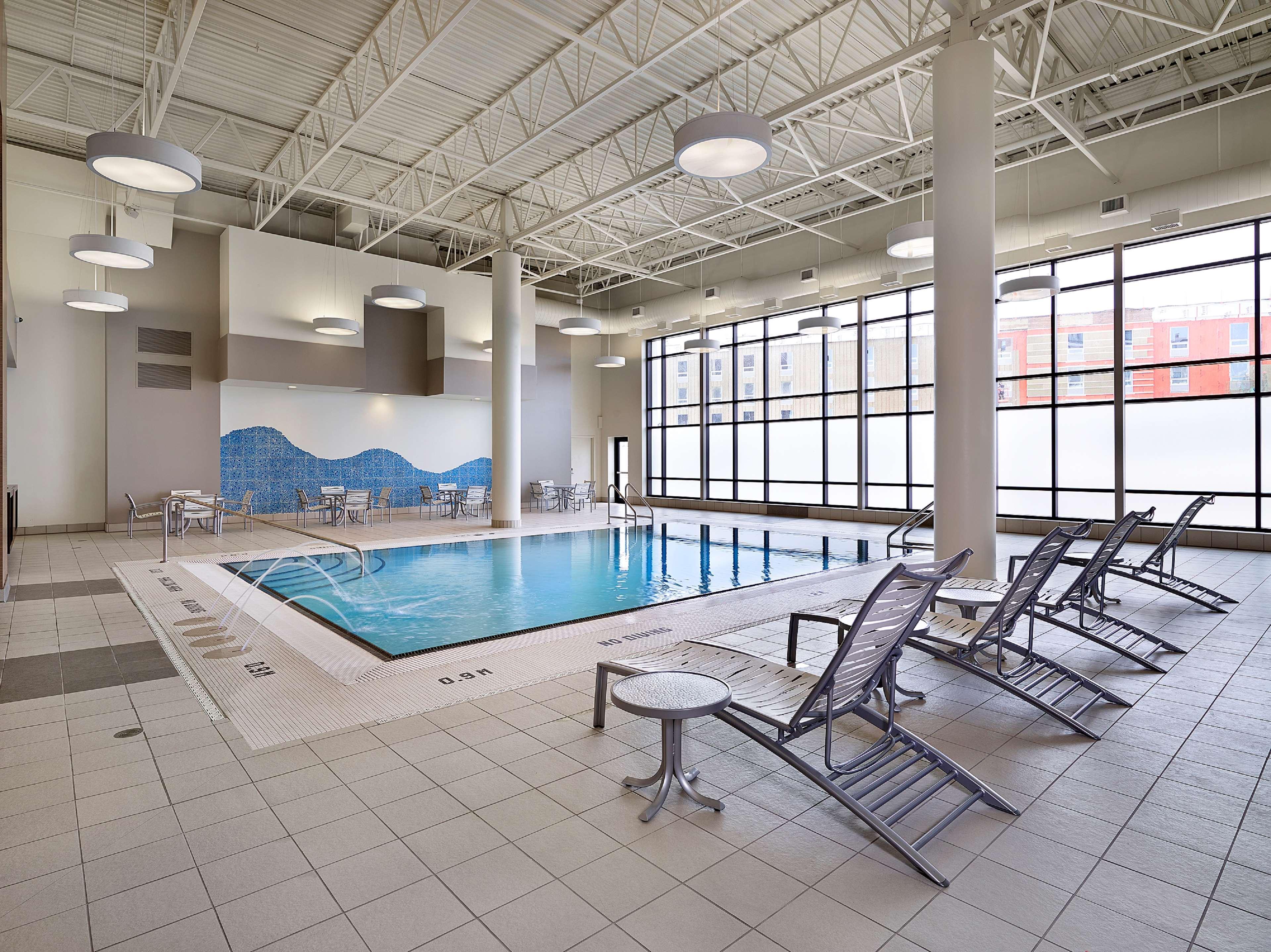 Hotel Doubletree By Hilton West Edmonton Esterno foto