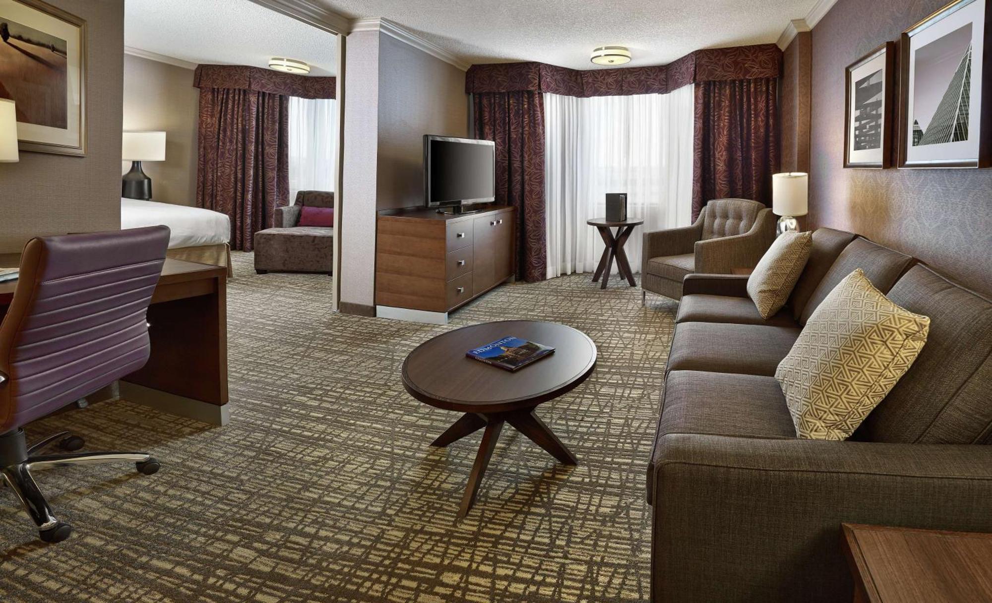 Hotel Doubletree By Hilton West Edmonton Esterno foto