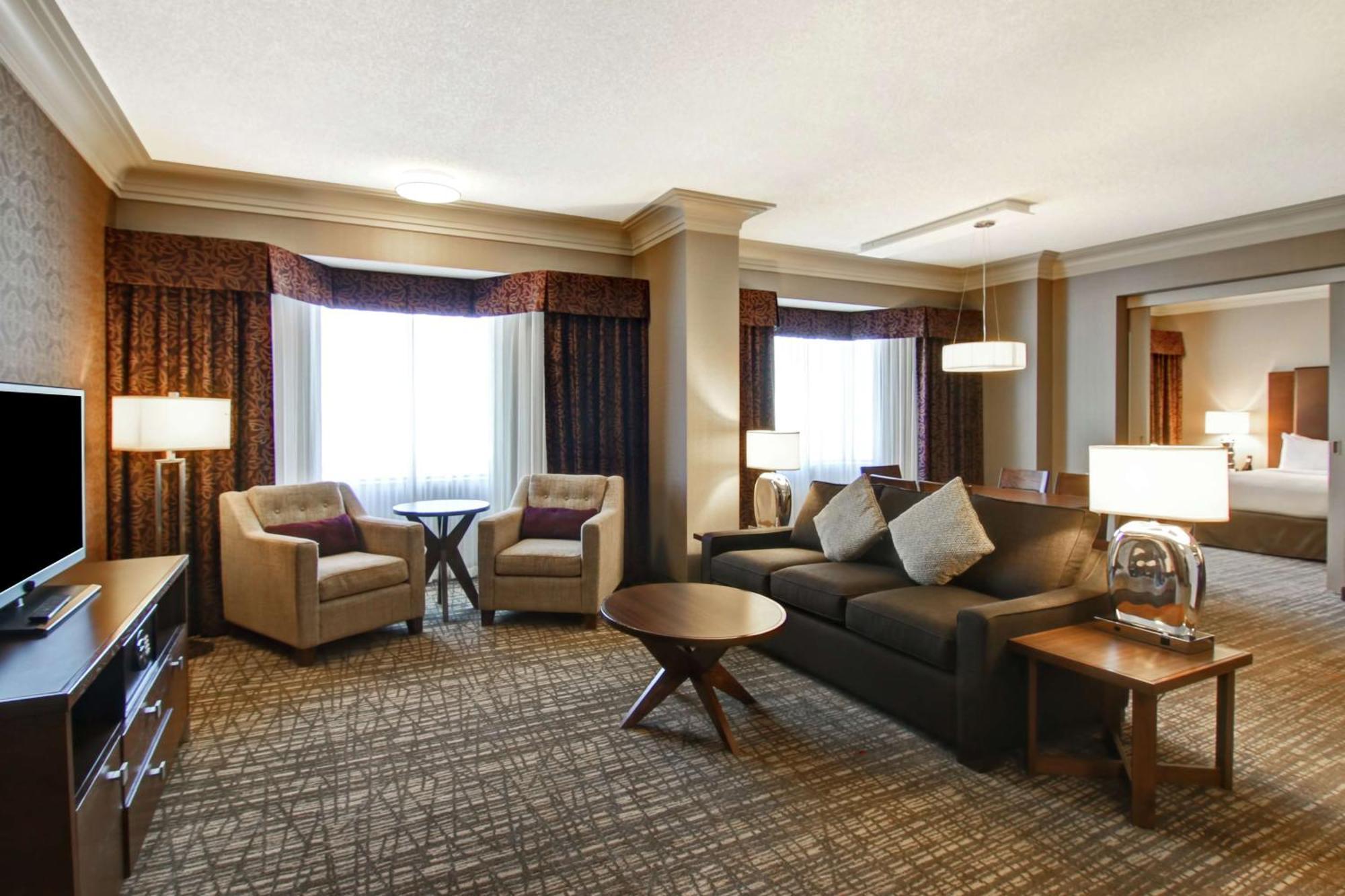 Hotel Doubletree By Hilton West Edmonton Esterno foto