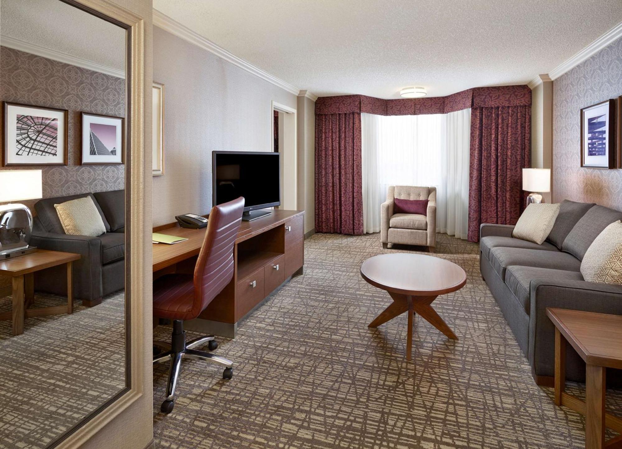 Hotel Doubletree By Hilton West Edmonton Esterno foto