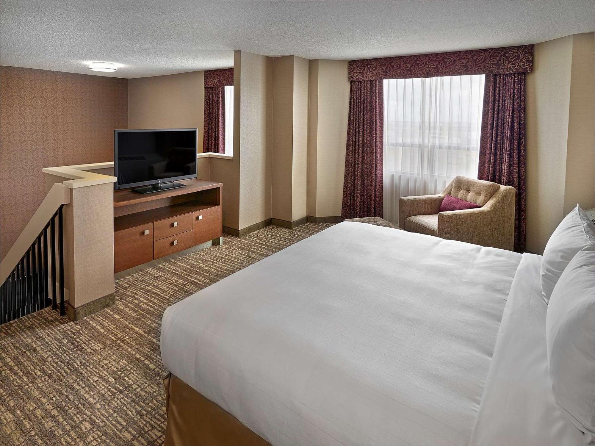 Hotel Doubletree By Hilton West Edmonton Esterno foto