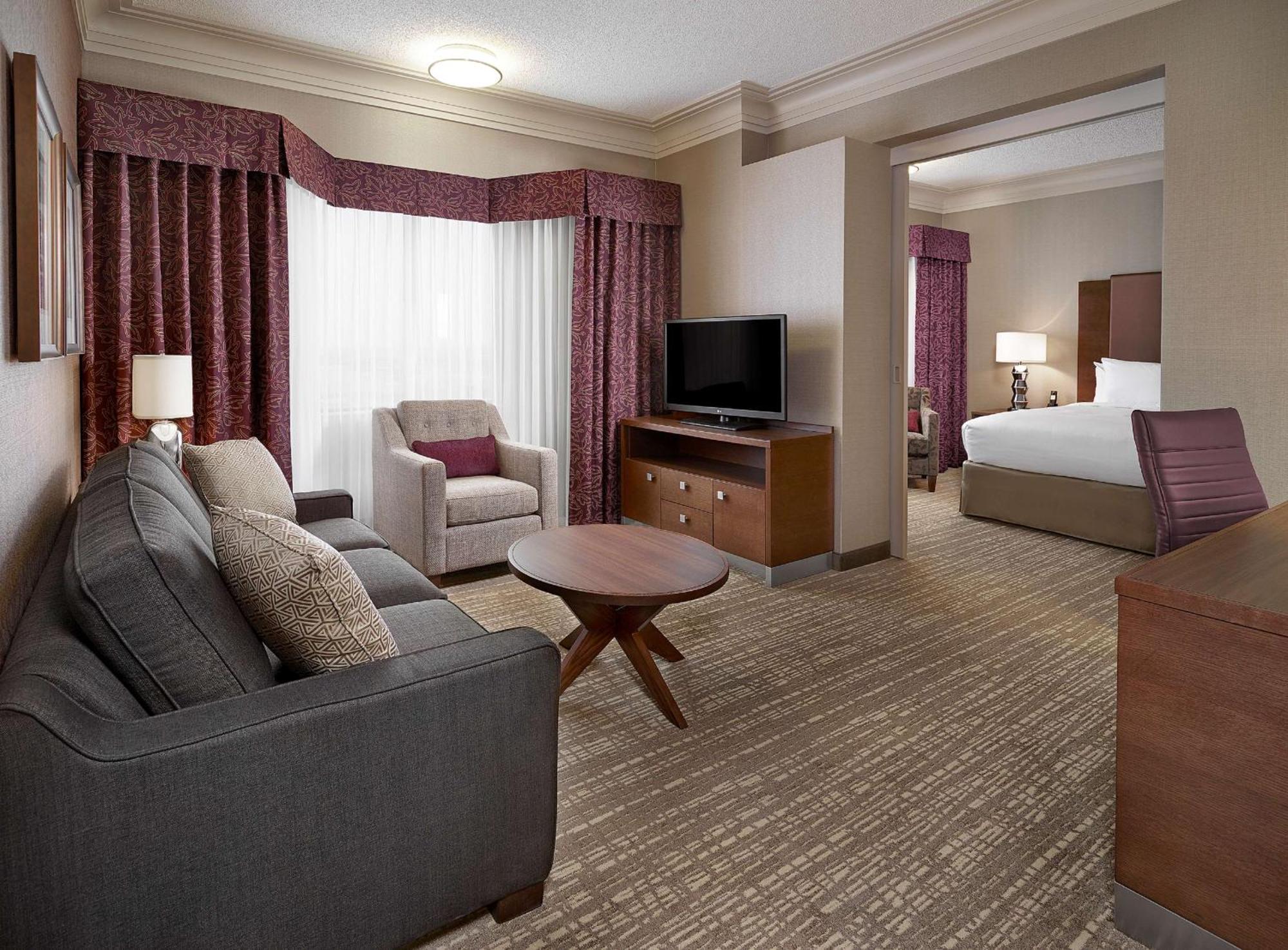Hotel Doubletree By Hilton West Edmonton Esterno foto