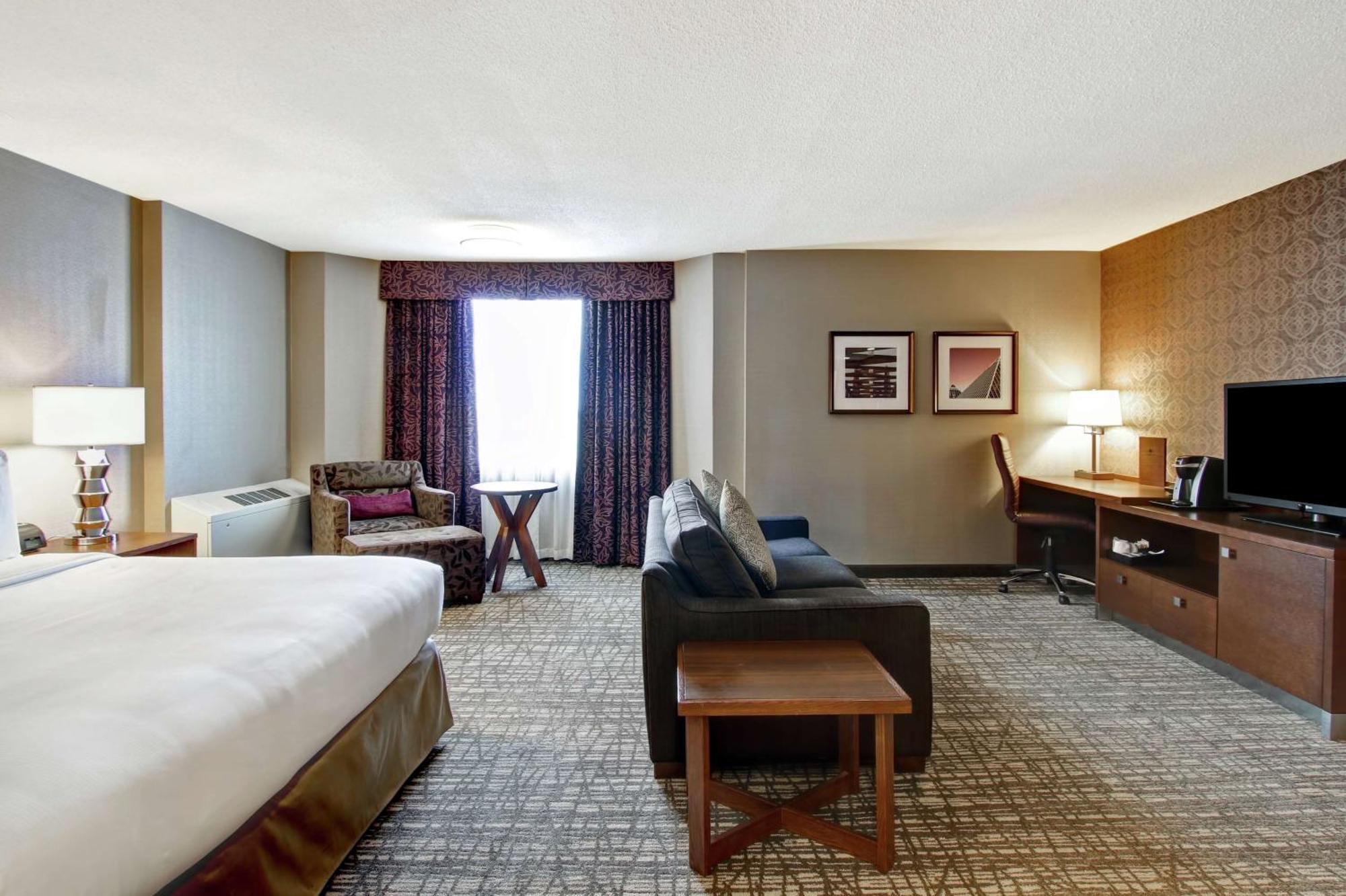 Hotel Doubletree By Hilton West Edmonton Esterno foto