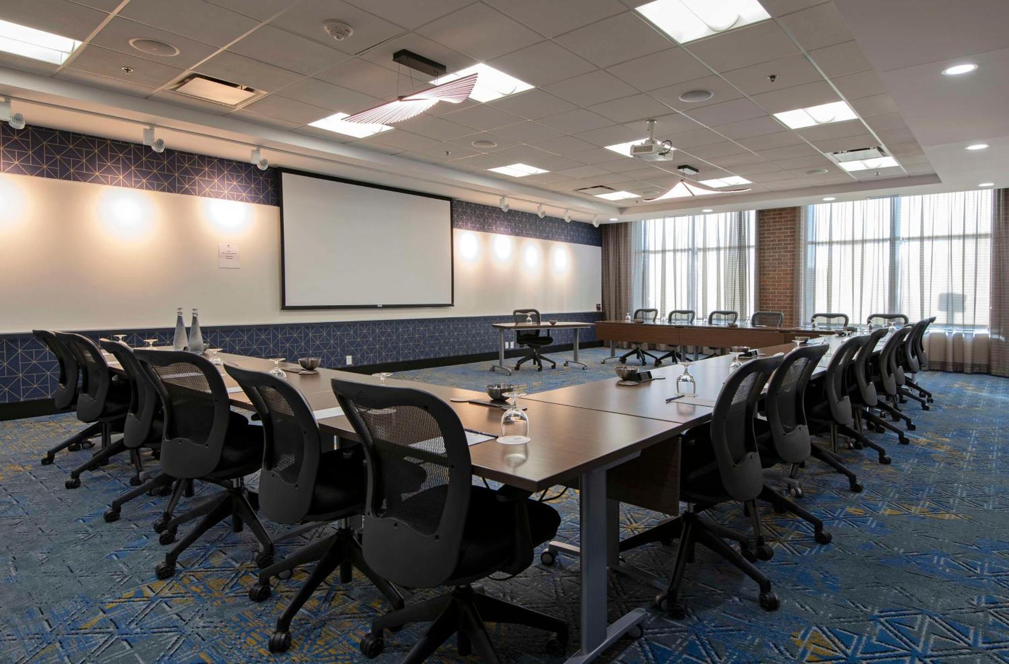 Hotel Doubletree By Hilton West Edmonton Esterno foto