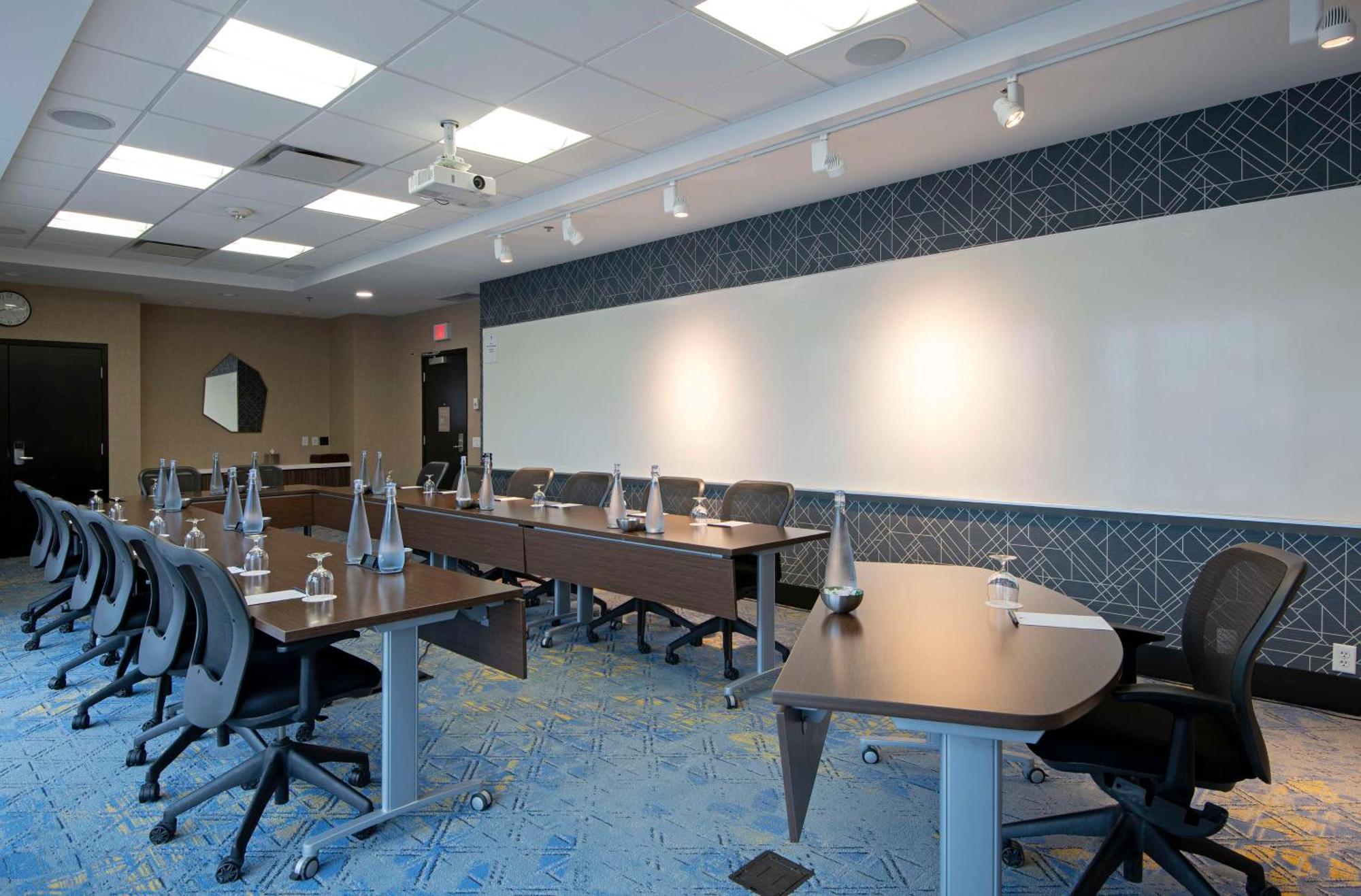 Hotel Doubletree By Hilton West Edmonton Esterno foto