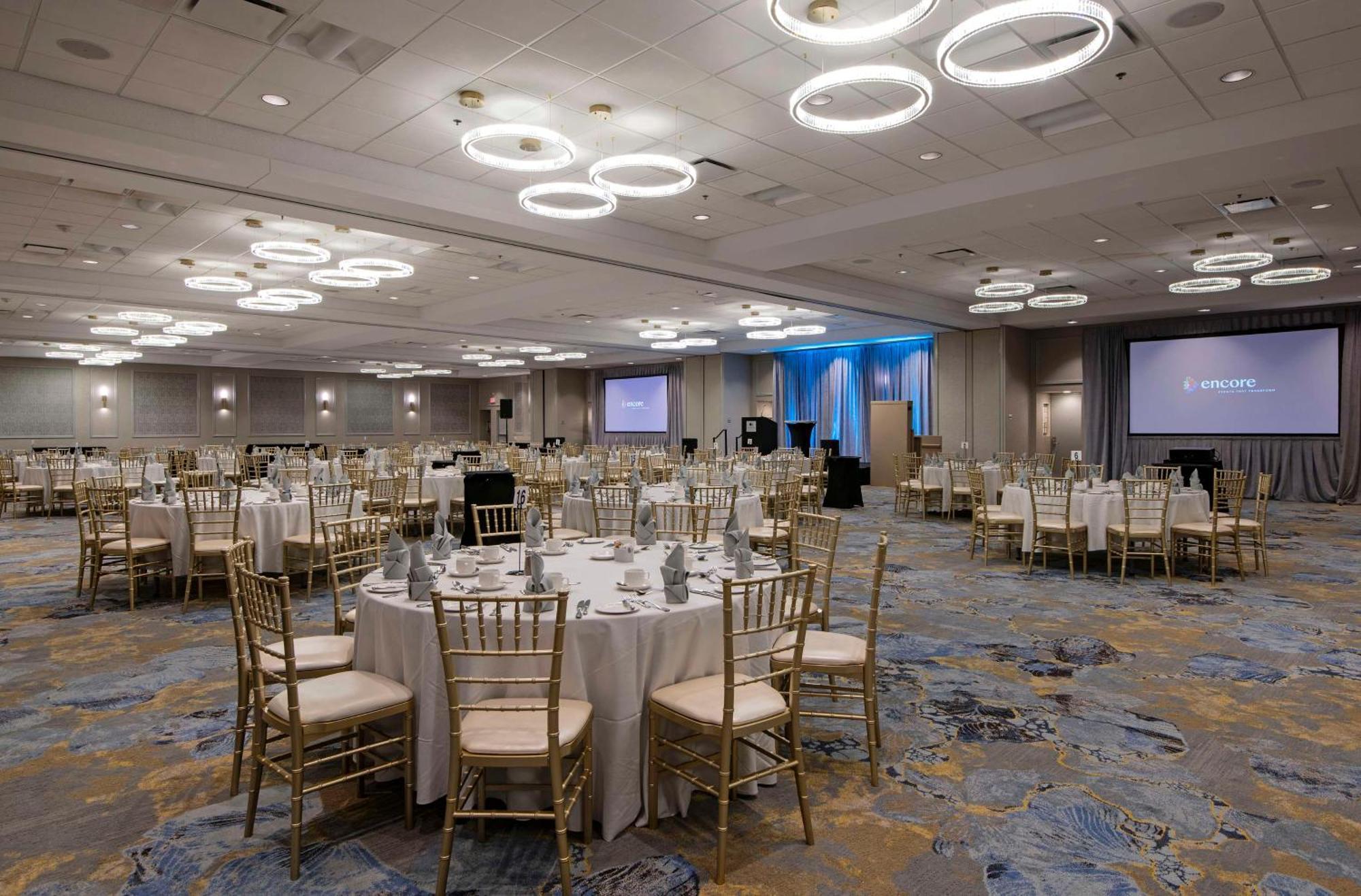 Hotel Doubletree By Hilton West Edmonton Esterno foto