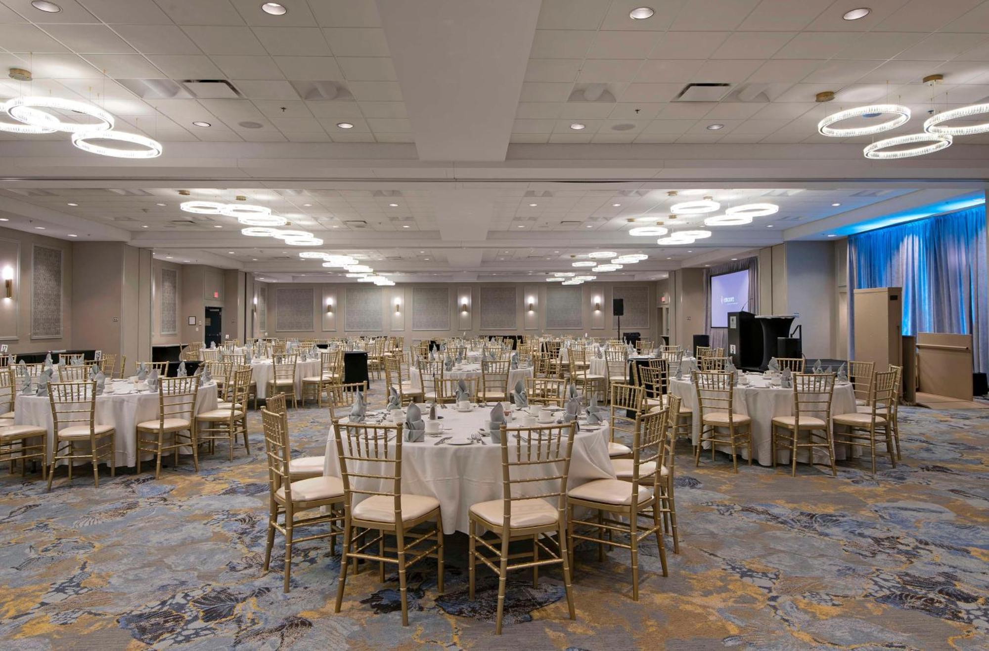 Hotel Doubletree By Hilton West Edmonton Esterno foto