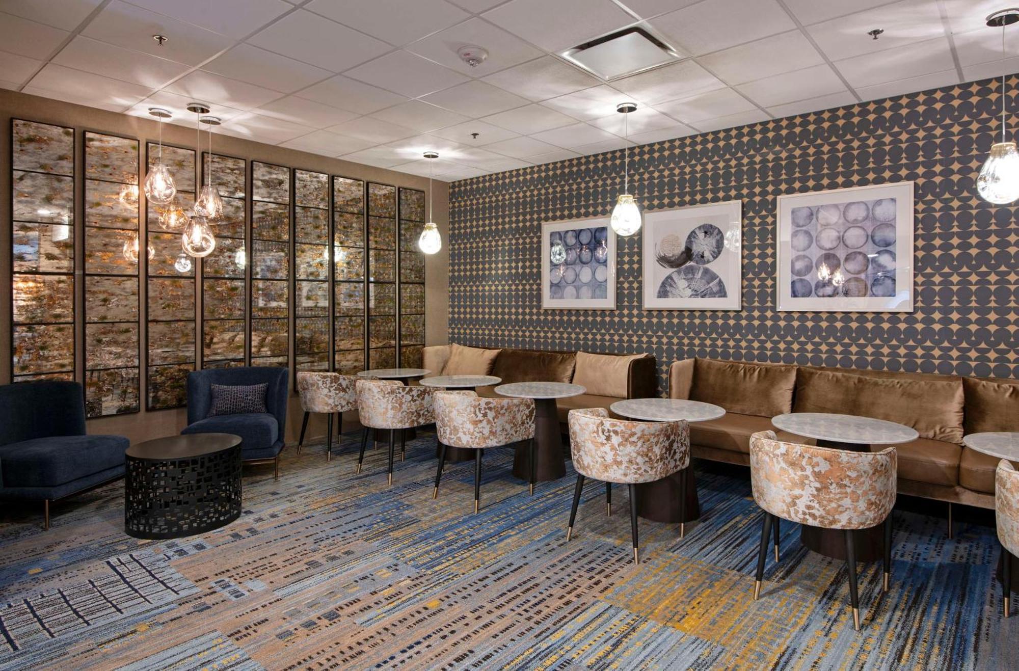 Hotel Doubletree By Hilton West Edmonton Esterno foto
