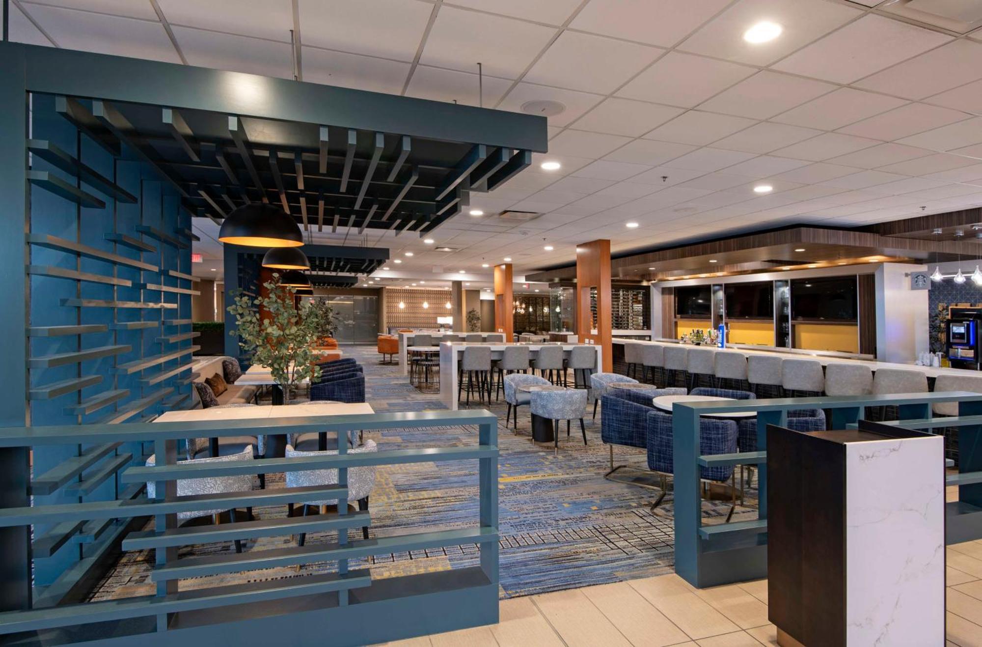 Hotel Doubletree By Hilton West Edmonton Esterno foto