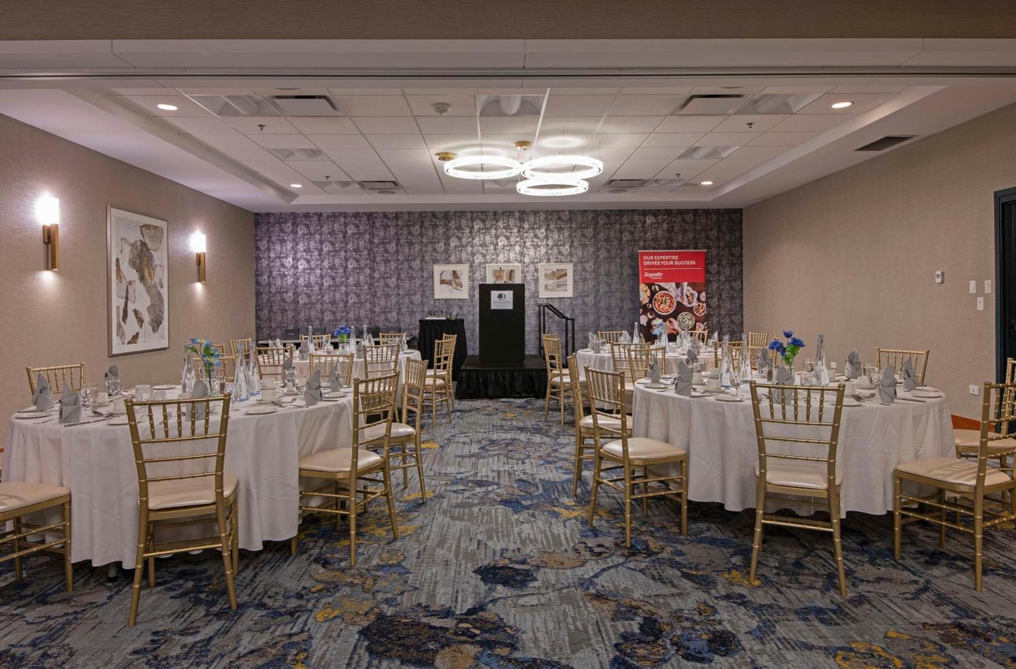 Hotel Doubletree By Hilton West Edmonton Esterno foto