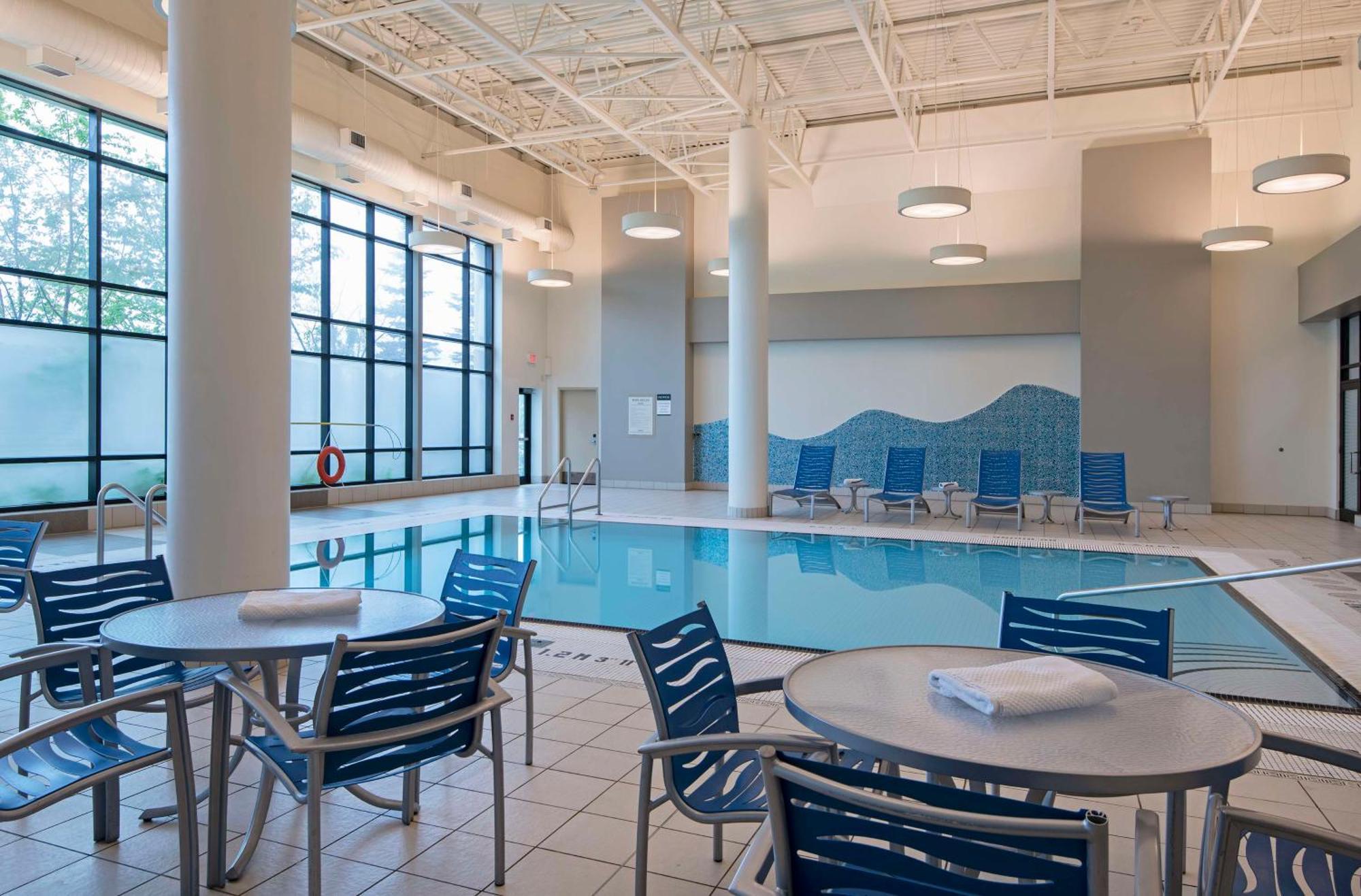 Hotel Doubletree By Hilton West Edmonton Esterno foto