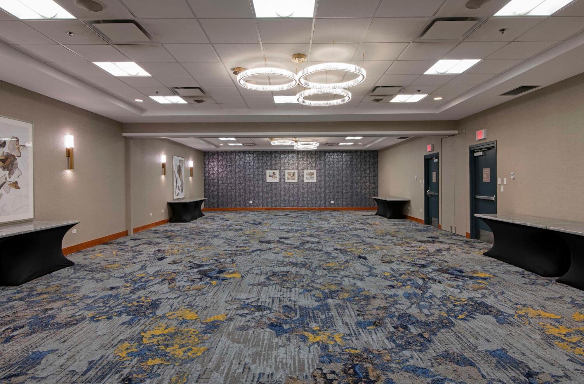 Hotel Doubletree By Hilton West Edmonton Esterno foto