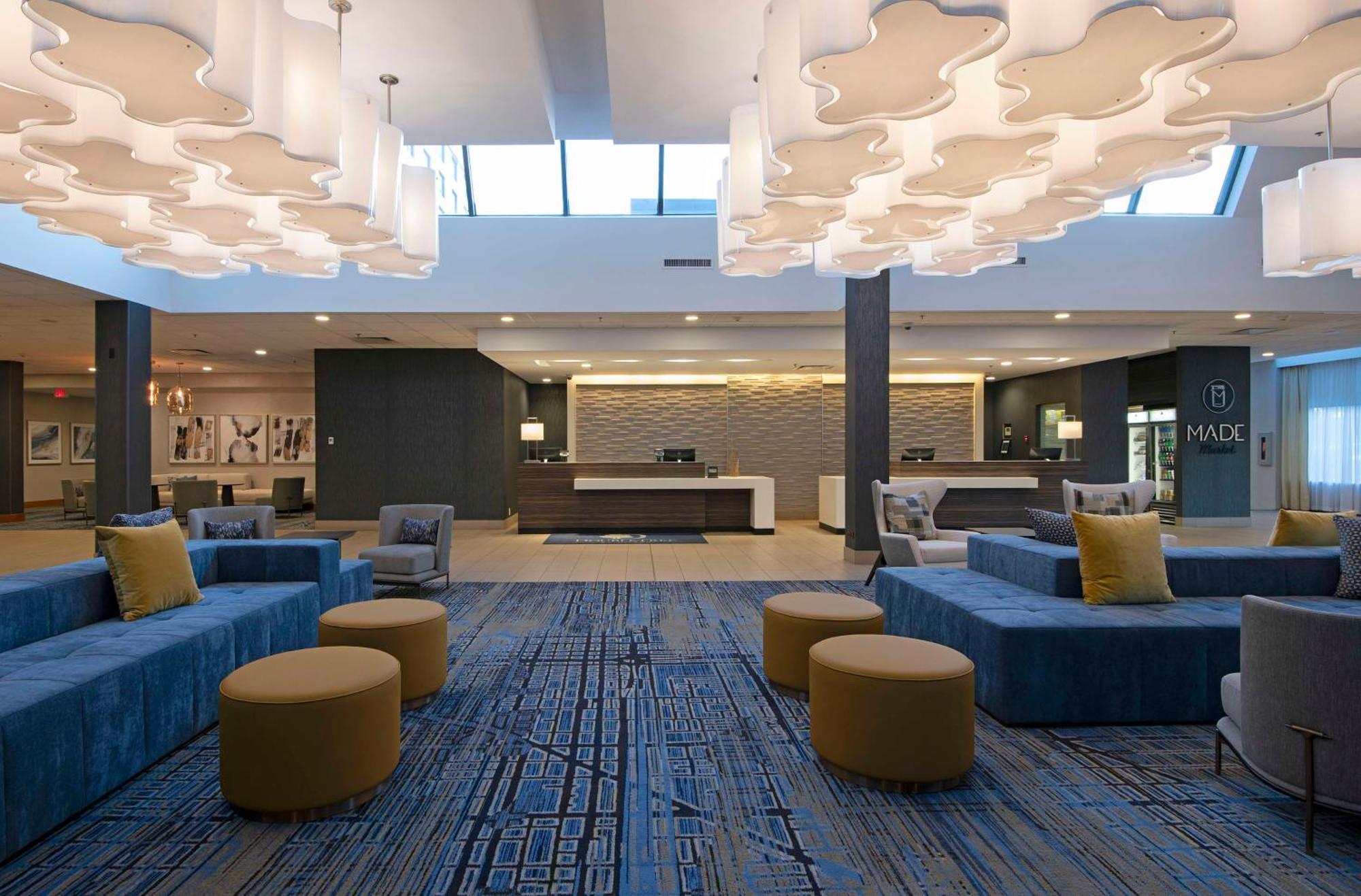 Hotel Doubletree By Hilton West Edmonton Esterno foto
