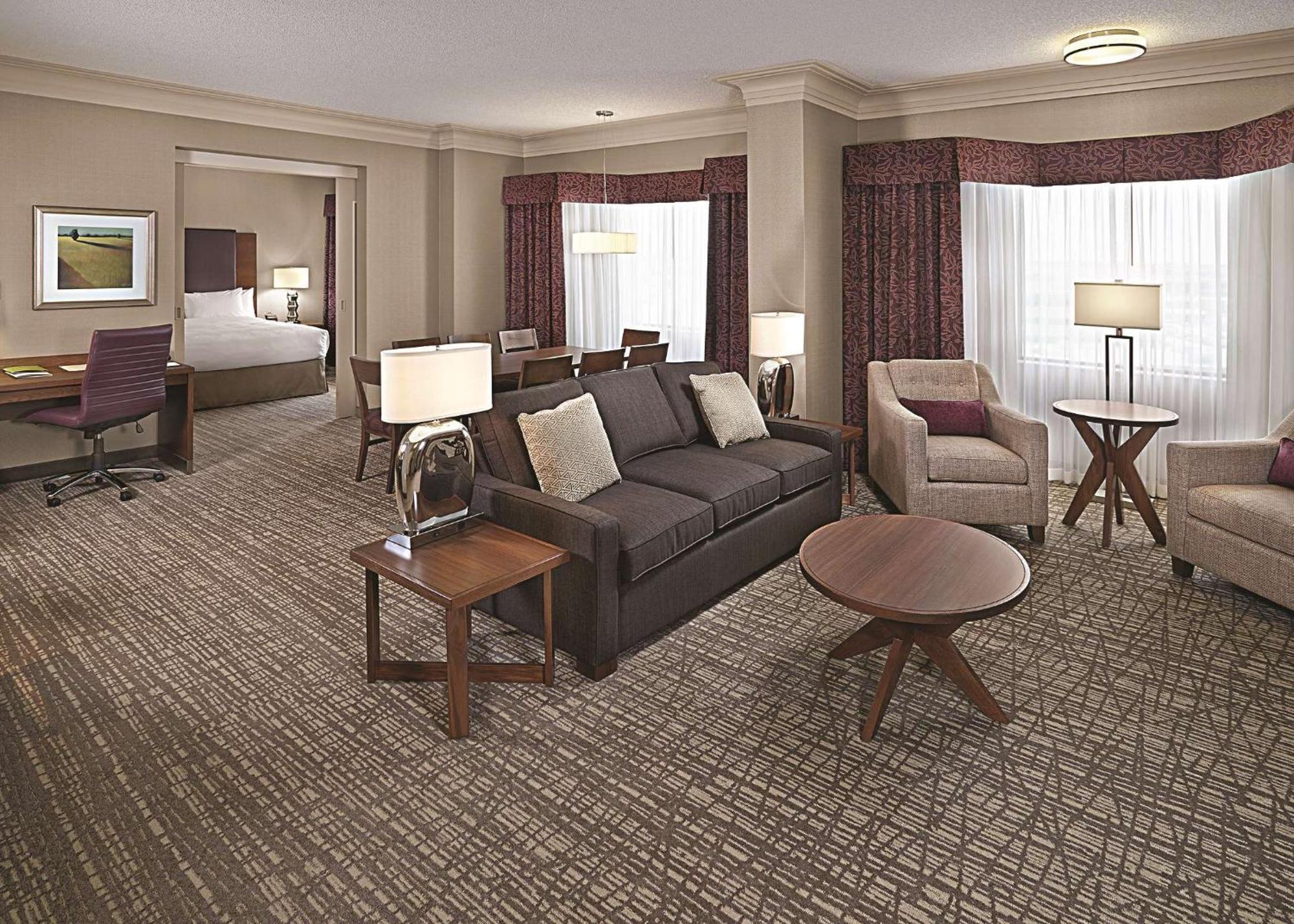Hotel Doubletree By Hilton West Edmonton Esterno foto